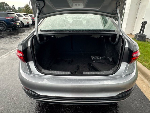 Used 2023 Volkswagen Jetta SE FWD image 15
