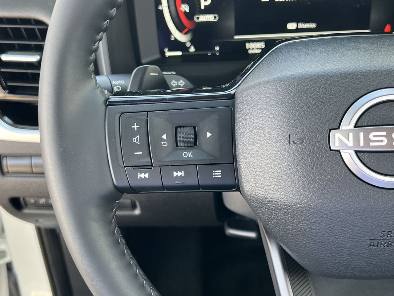Certified 2025 Nissan Rogue SL image 10