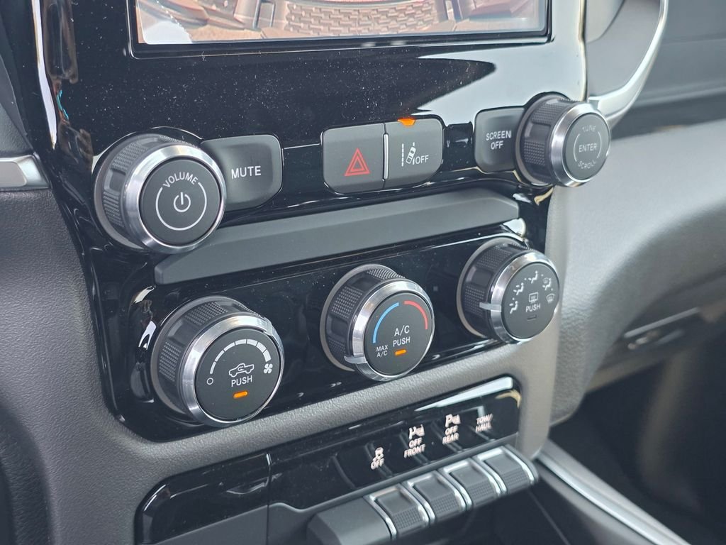 New 2026 RAM 1500 Big Horn w/ Night Edition AWD/4WD image 17