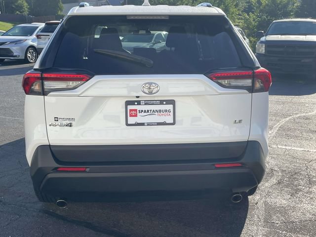 Used 2021 Toyota RAV4 LE FWD image 5