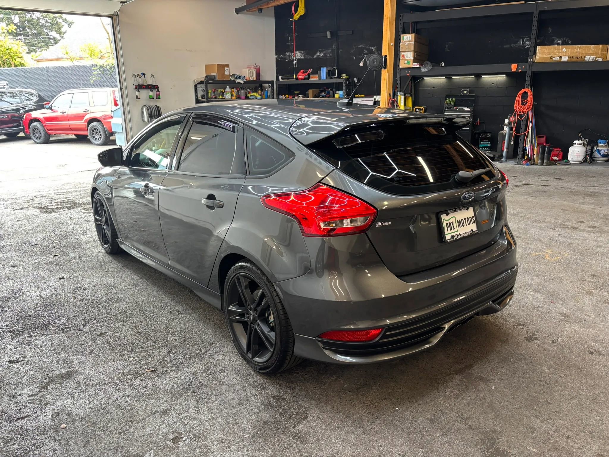 Used 2018 Ford Focus ST FWD image 5