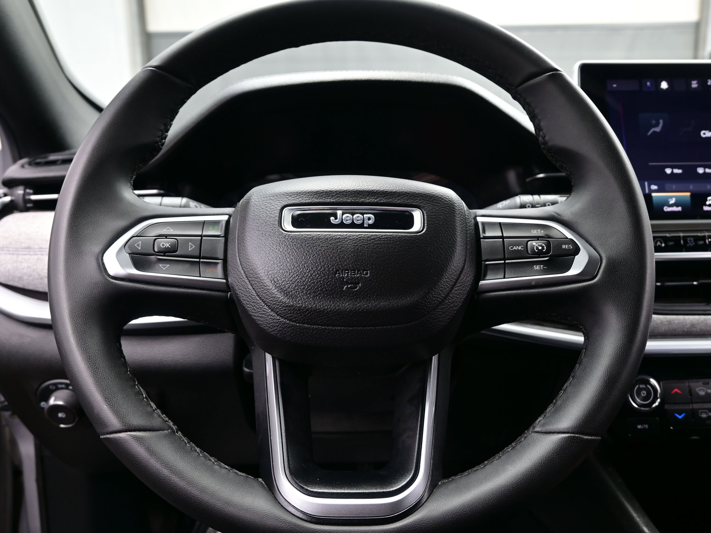 Used 2024 Jeep Compass Latitude AWD/4WD image 23
