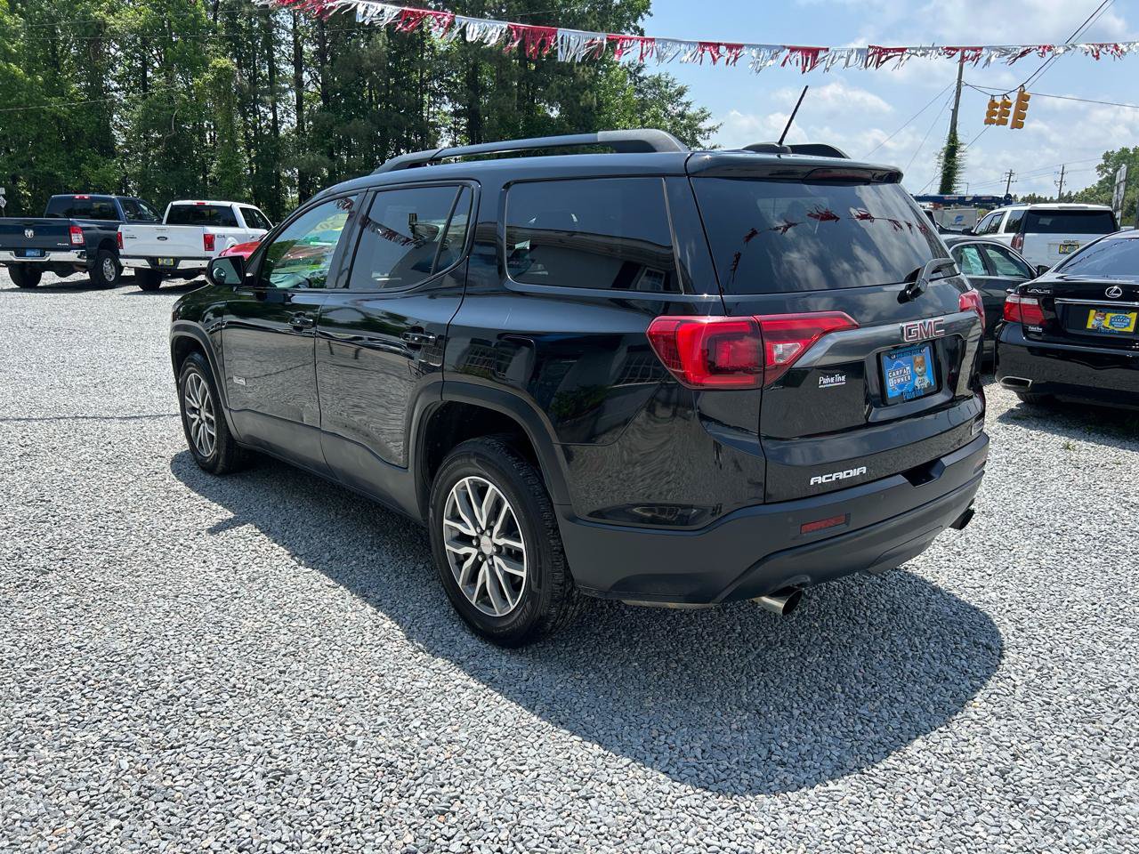Used 2018 GMC Acadia SLE w/ Driver Alert Package I AWD/4WD image 3