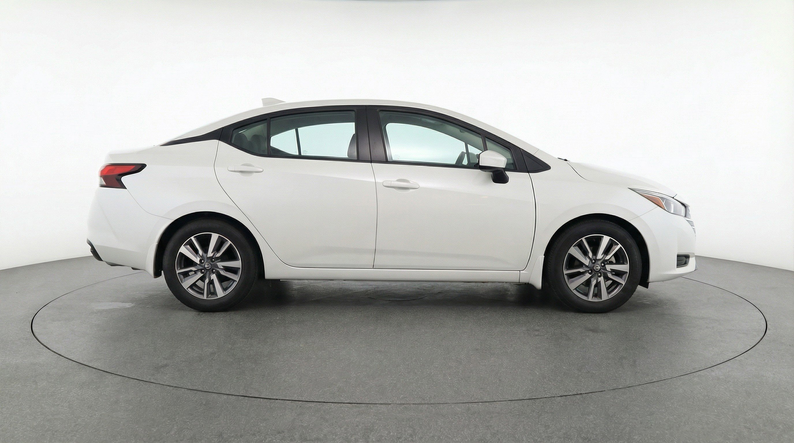 Used 2025 Nissan Versa SV FWD image 11