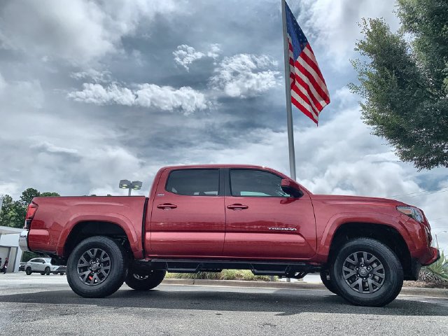 Certified 2022 Toyota Tacoma SR5 AWD/4WD image 9