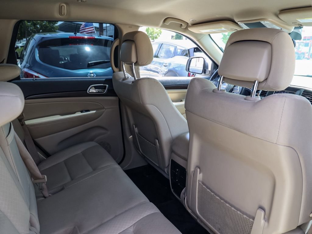 Used 2018 Jeep Grand Cherokee Laredo RWD image 17