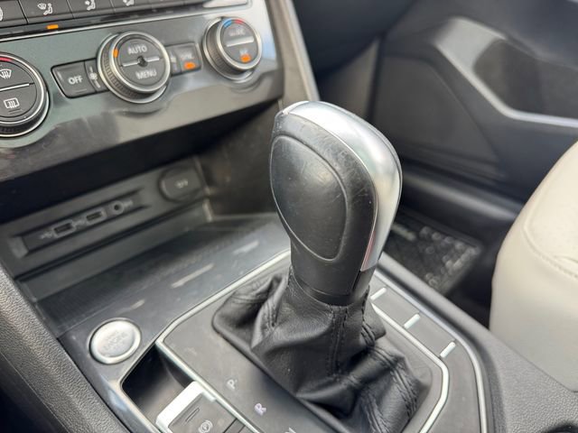 Used 2020 Volkswagen Tiguan SE w/ Panoramic Sunroof Package image 16