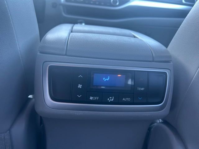 Used 2018 Toyota Highlander XLE AWD/4WD image 18