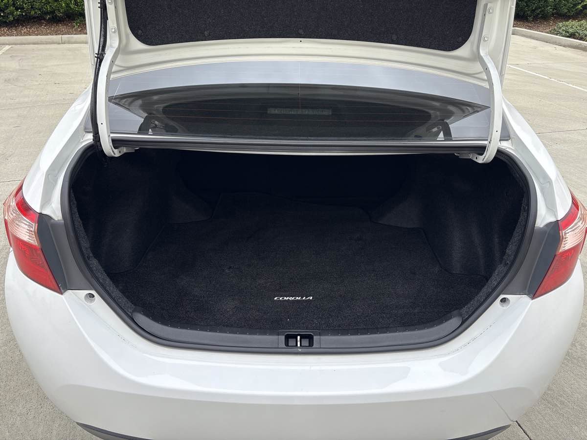 Used 2019 Toyota Corolla L w/ Carpet Mat Package (TMS) image 9