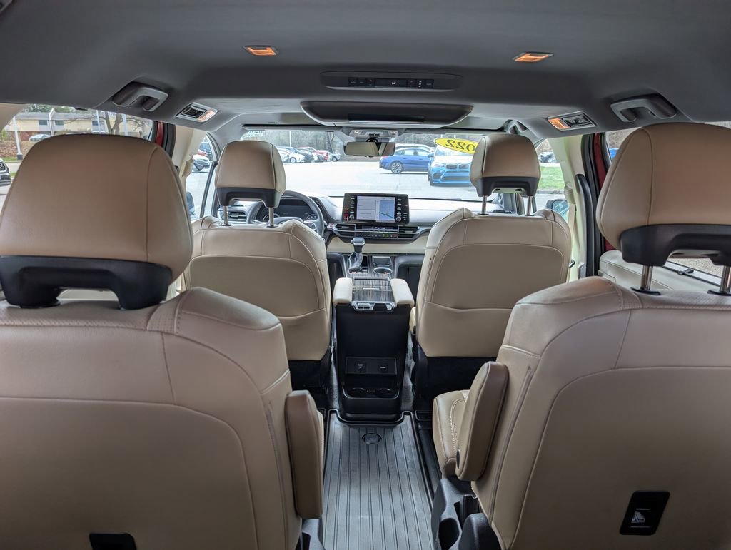 Used 2022 Toyota Sienna Limited image 14