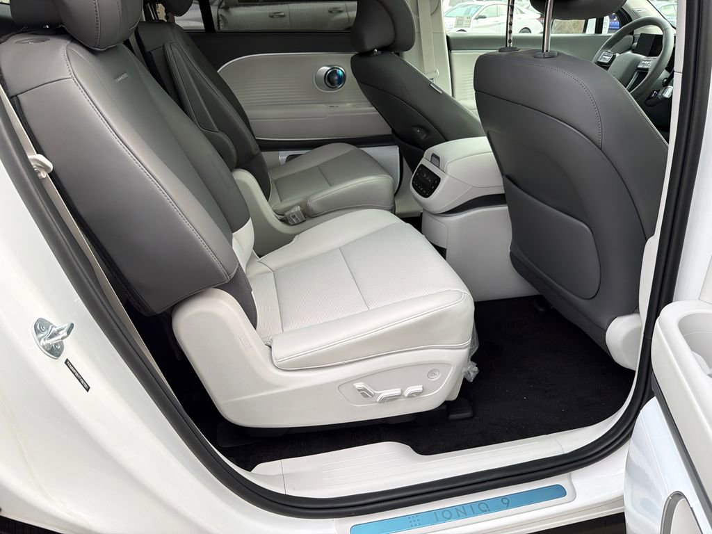 New 2026 Hyundai Ioniq 9 Limited image 15