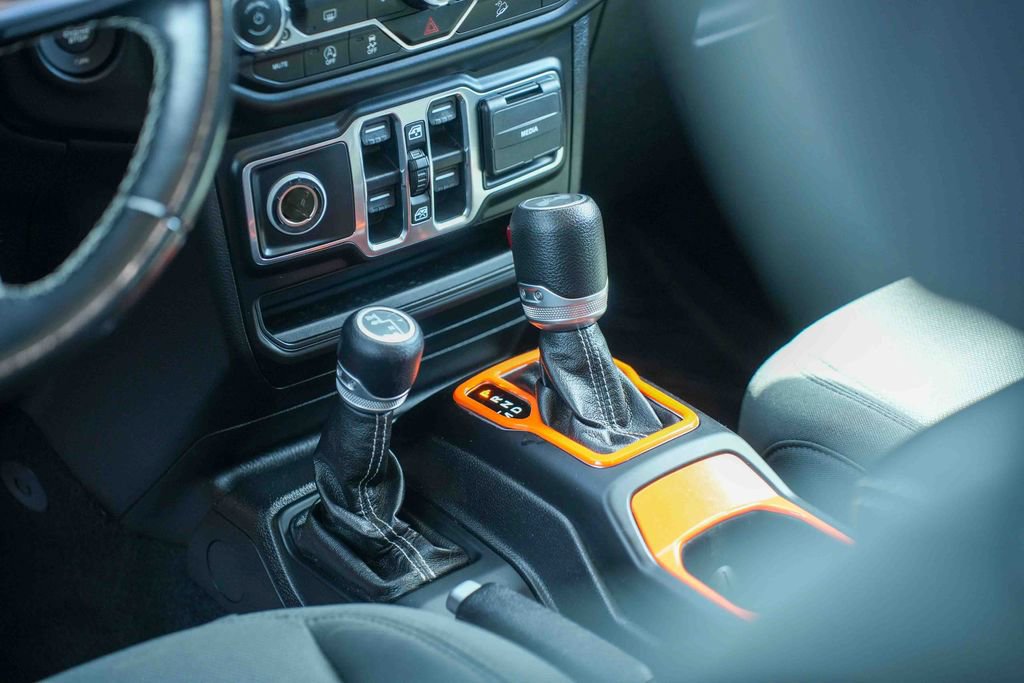 Used 2020 Jeep Wrangler Unlimited Sahara w/ Uconnect 4C Nav & Sound Group AWD/4WD image 25