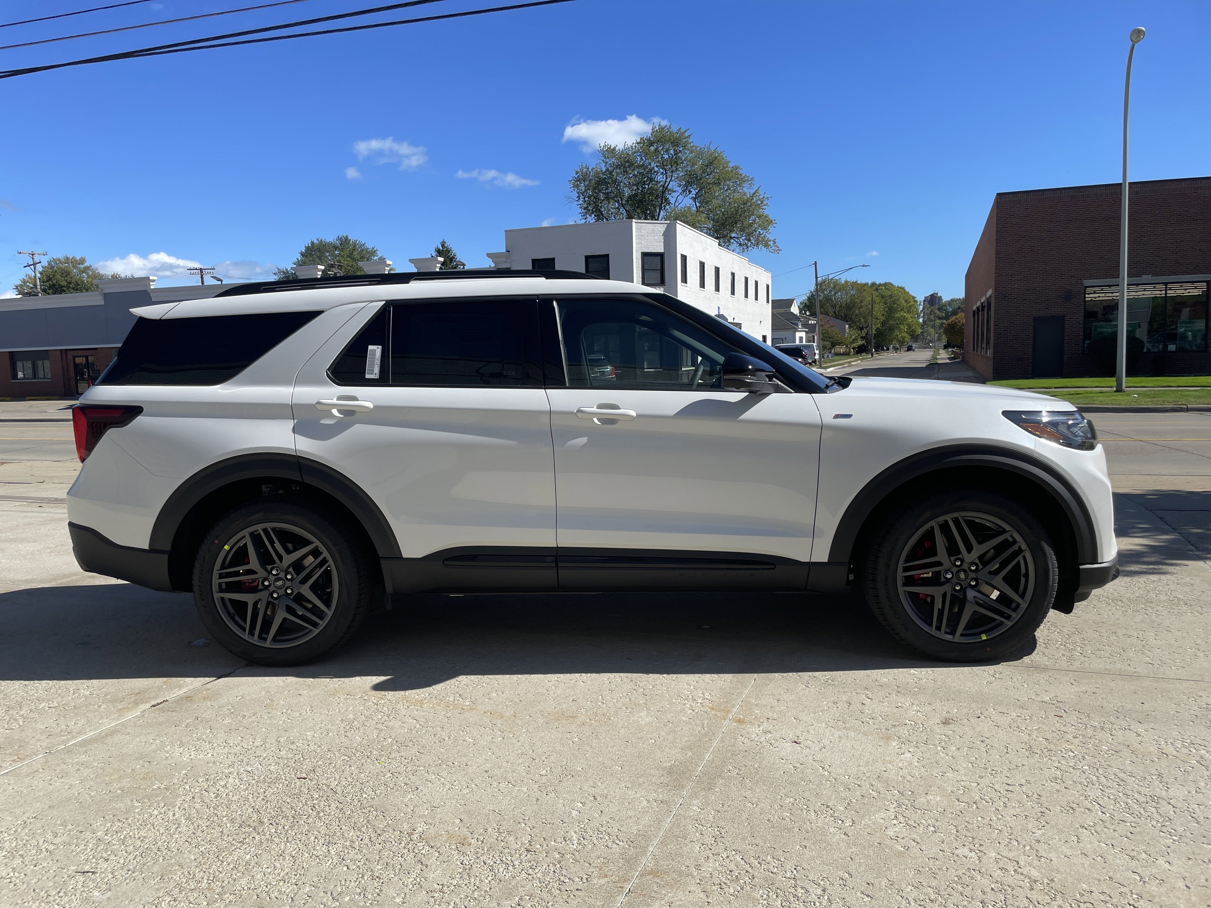 New 2026 Ford Explorer ST-Line image 3