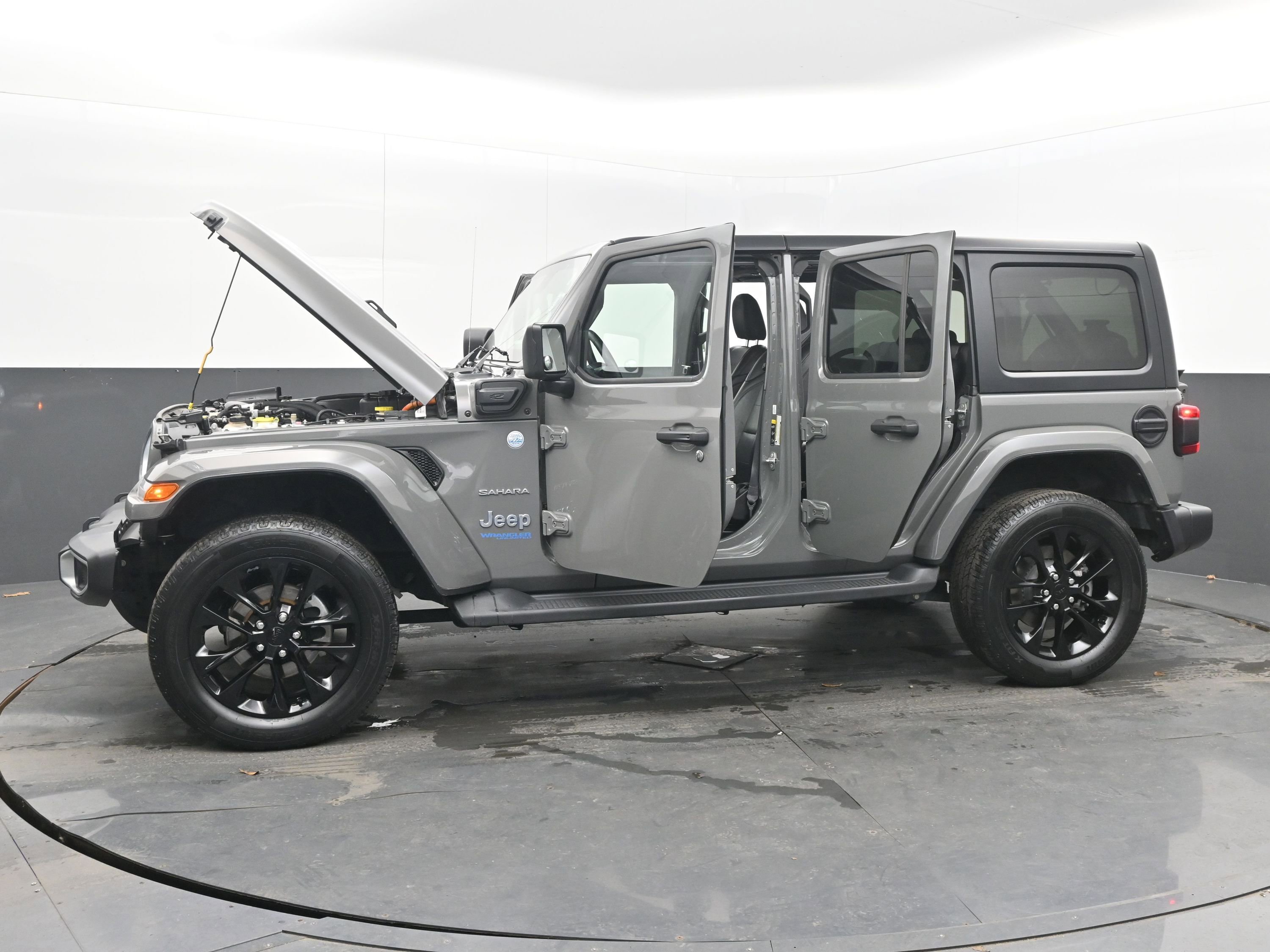 Used 2021 Jeep Wrangler Unlimited Sahara w/ Cold Weather Group image 40