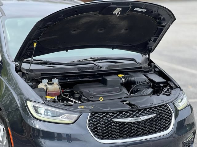Used 2021 Chrysler Pacifica Touring-L FWD image 40