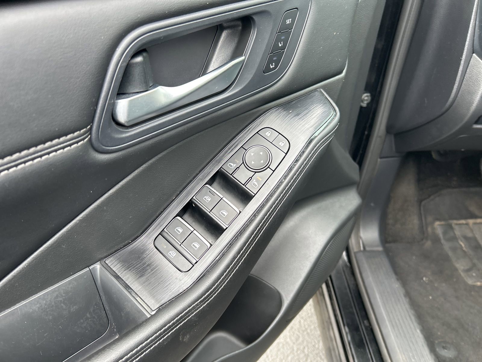 Used 2023 Nissan Rogue SL image 9