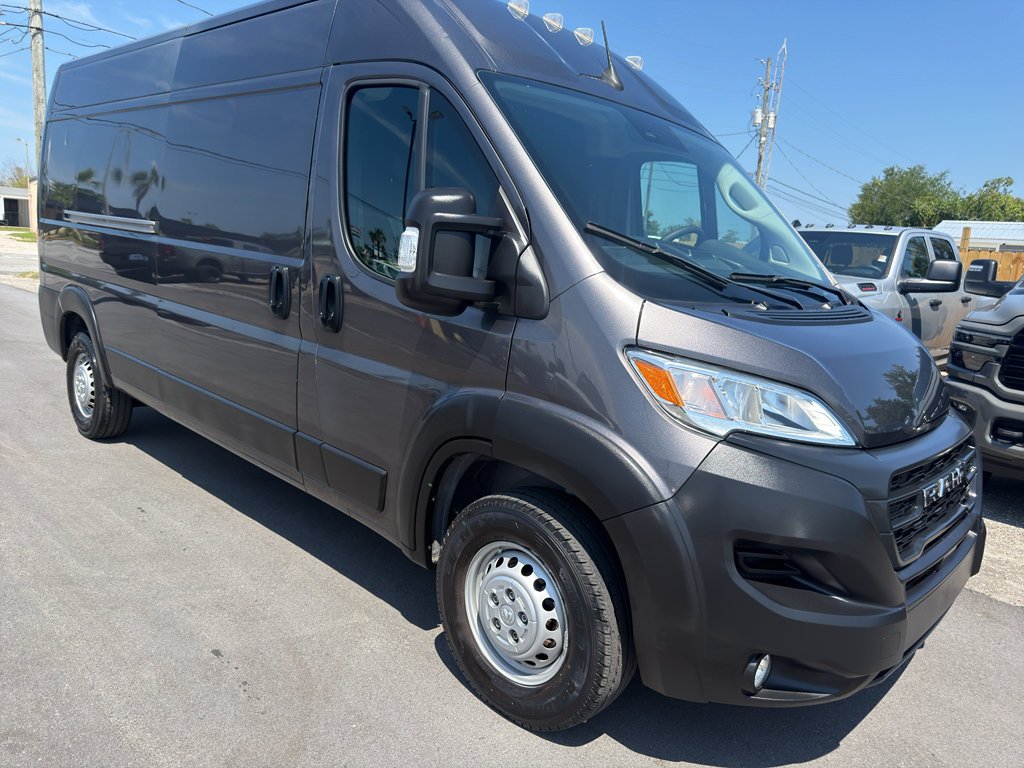 Used 2024 RAM ProMaster 2500 w/ Convenience Group FWD image 2