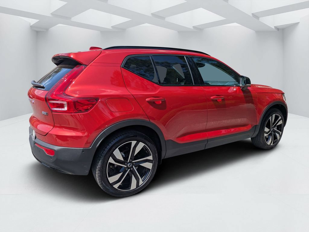 Certified 2025 Volvo XC40 B5 Plus AWD/4WD image 3