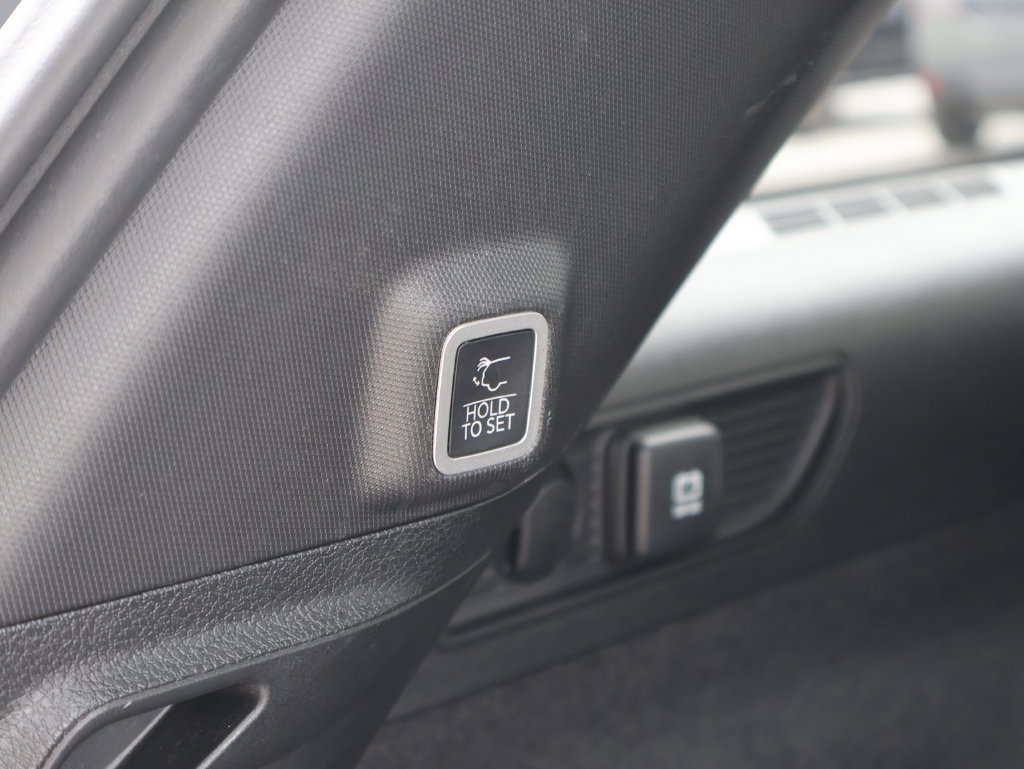 Used 2023 Jeep Grand Cherokee Overland AWD/4WD image 15
