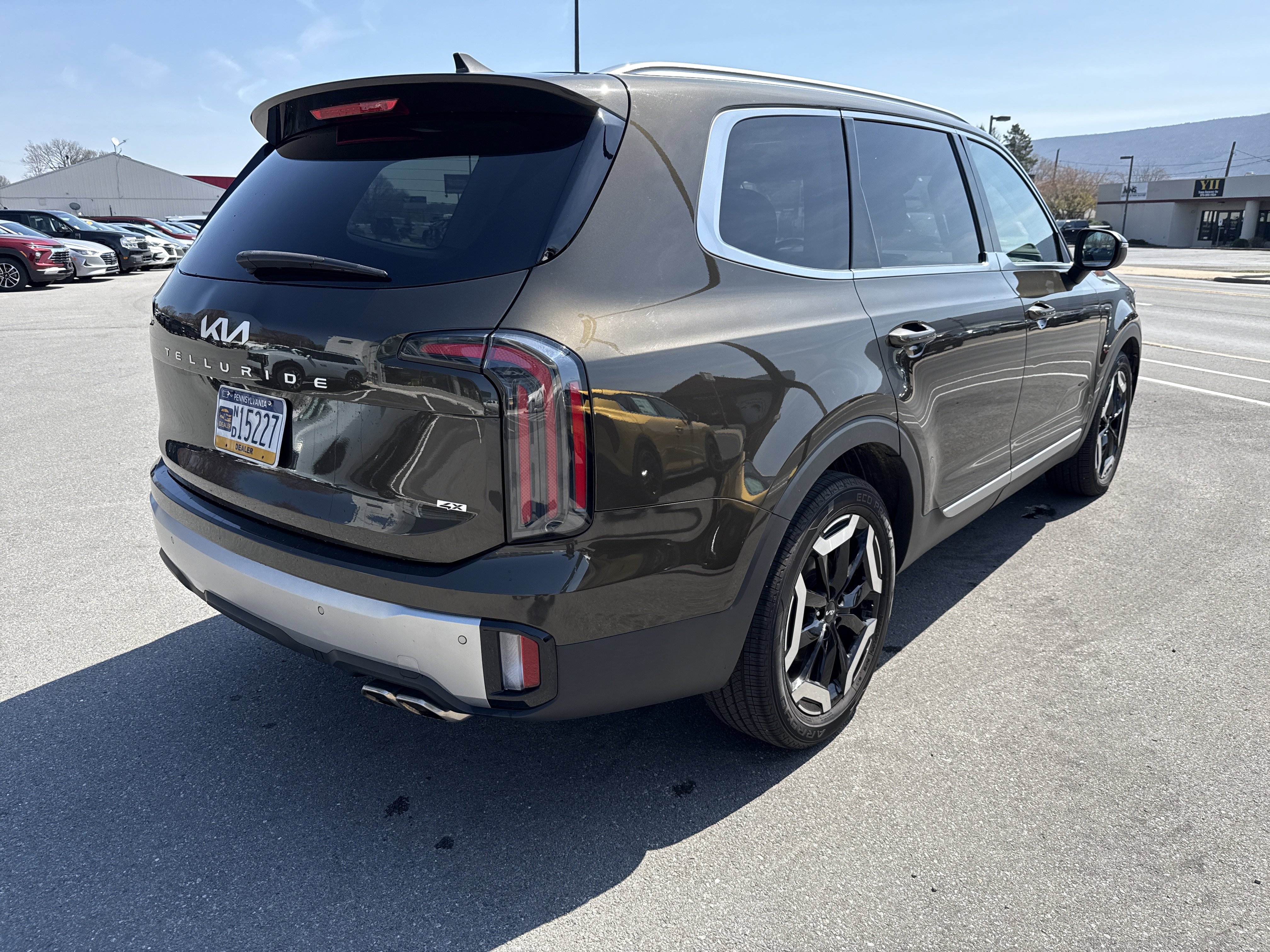 Used 2023 Kia Telluride EX image 5
