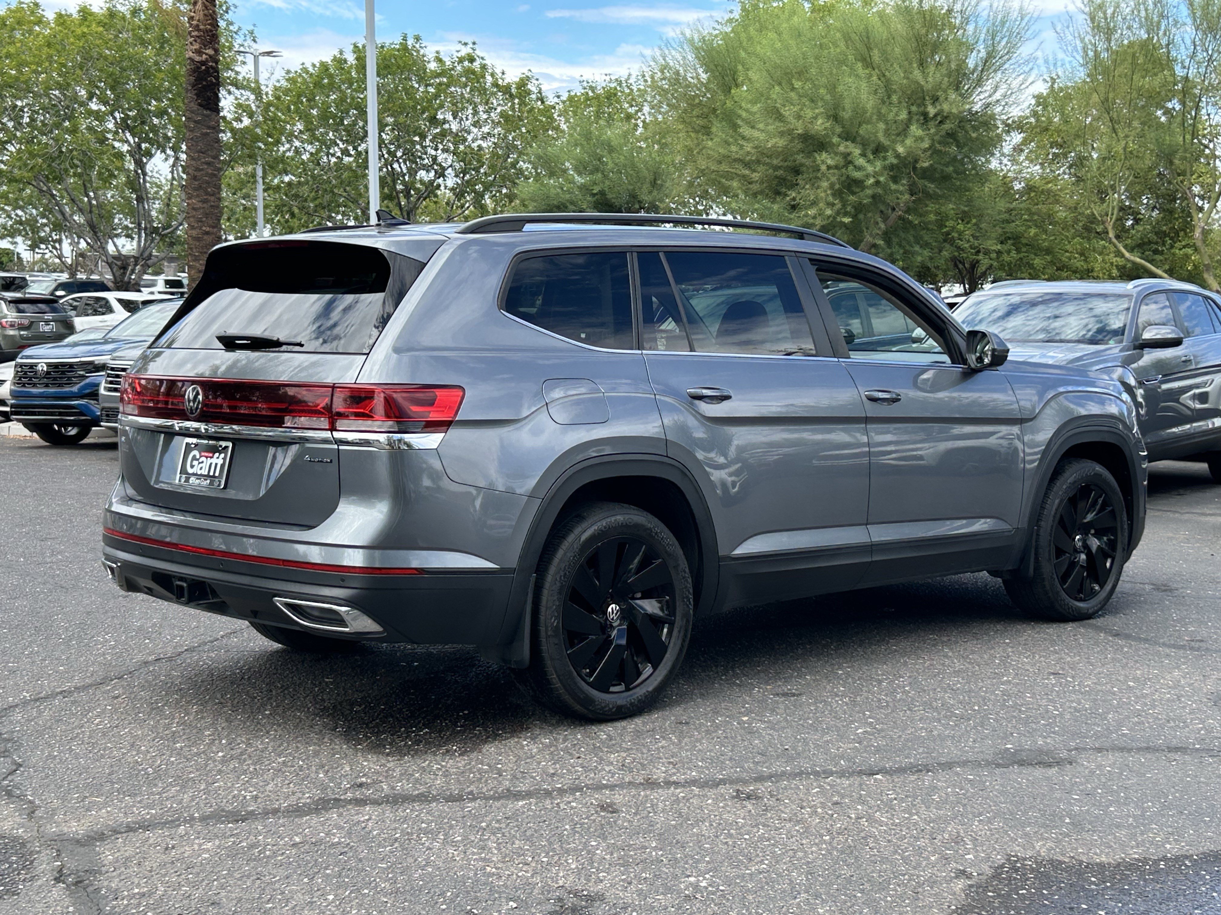 Used 2024 Volkswagen Atlas SE w/ Panoramic Sunroof Package AWD/4WD image 4