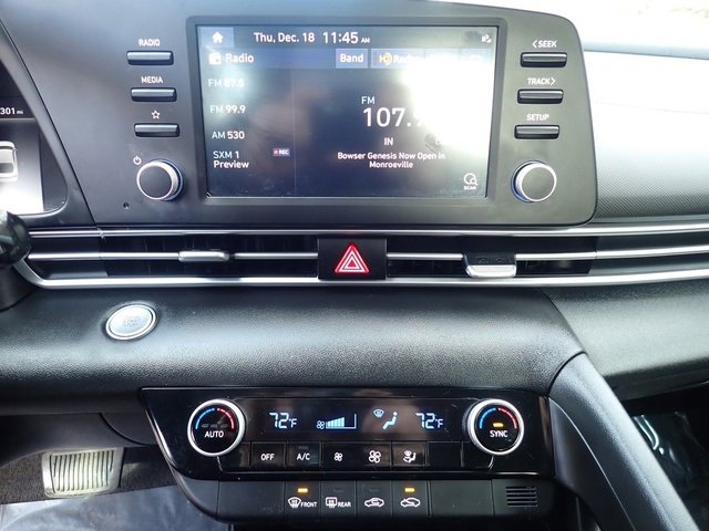 Used 2023 Hyundai Elantra SEL image 28