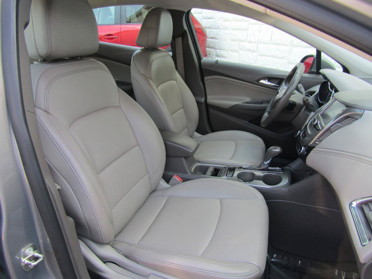 Used 2017 Chevrolet Cruze Premier w/ Enhanced Convenience Package FWD image 11