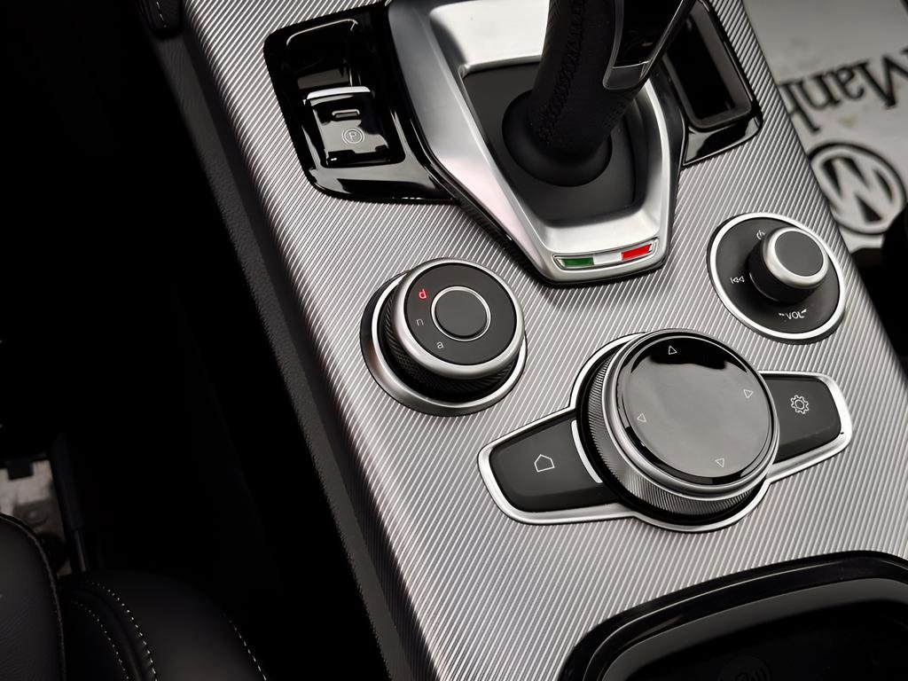 Used 2024 Alfa Romeo Stelvio Veloce image 14