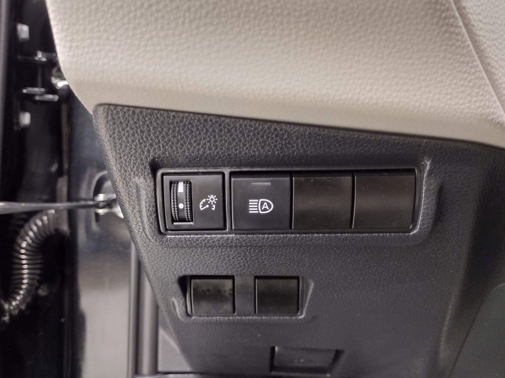 Used 2024 Toyota Corolla Cross L image 20