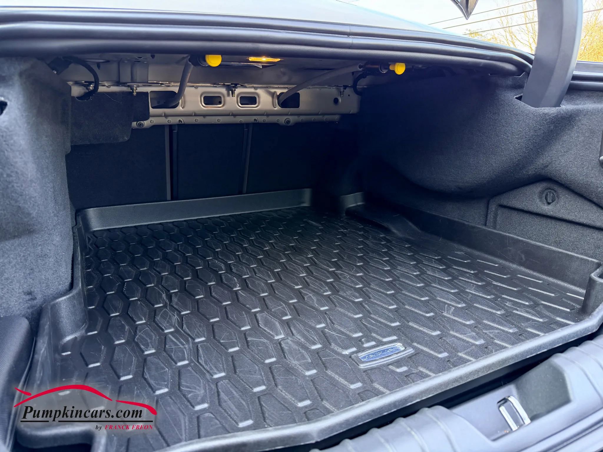 Used 2020 Jaguar XF Prestige image 18