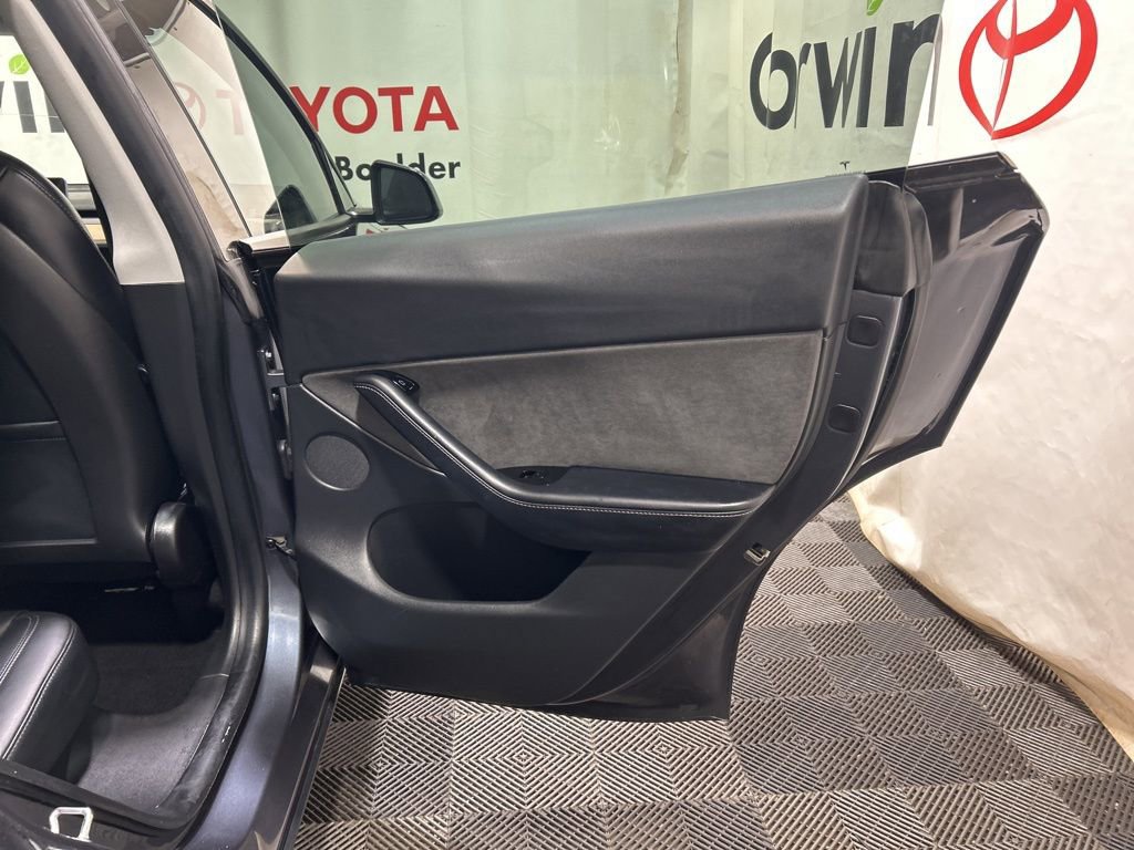 Used 2021 Tesla Model Y Long Range image 14