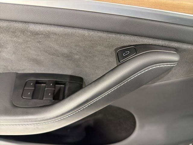 Used 2025 Tesla Model Y Long Range AWD/4WD image 11