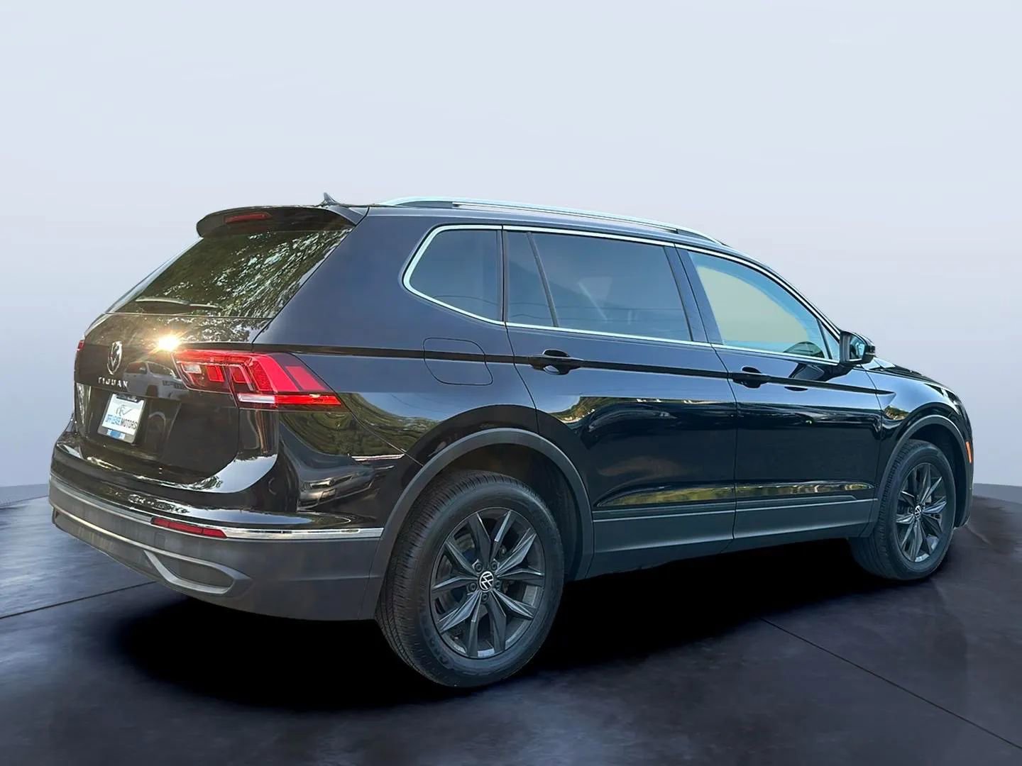 Used 2024 Volkswagen Tiguan SE image 5