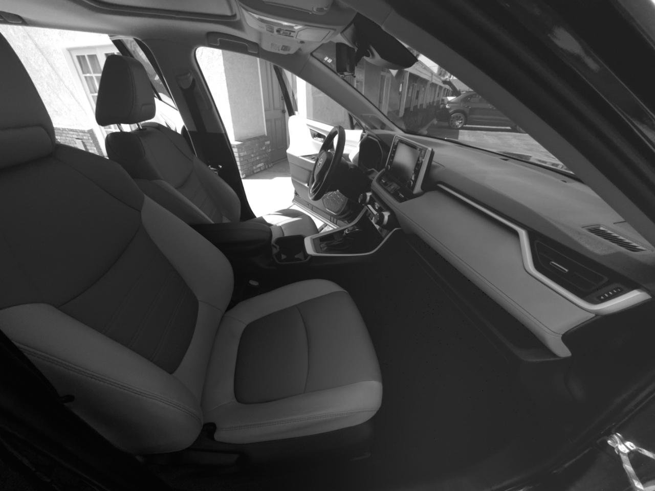 Used 2019 Toyota RAV4 Limited w/ Carpet Mat Package FWD image 17