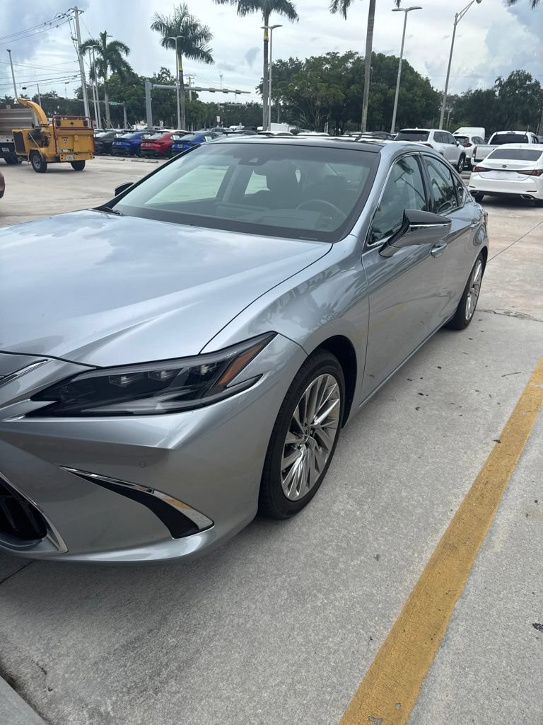 Used 2022 Lexus ES 350 Ultra Luxury w/ Accessory Package 2 FWD image 6