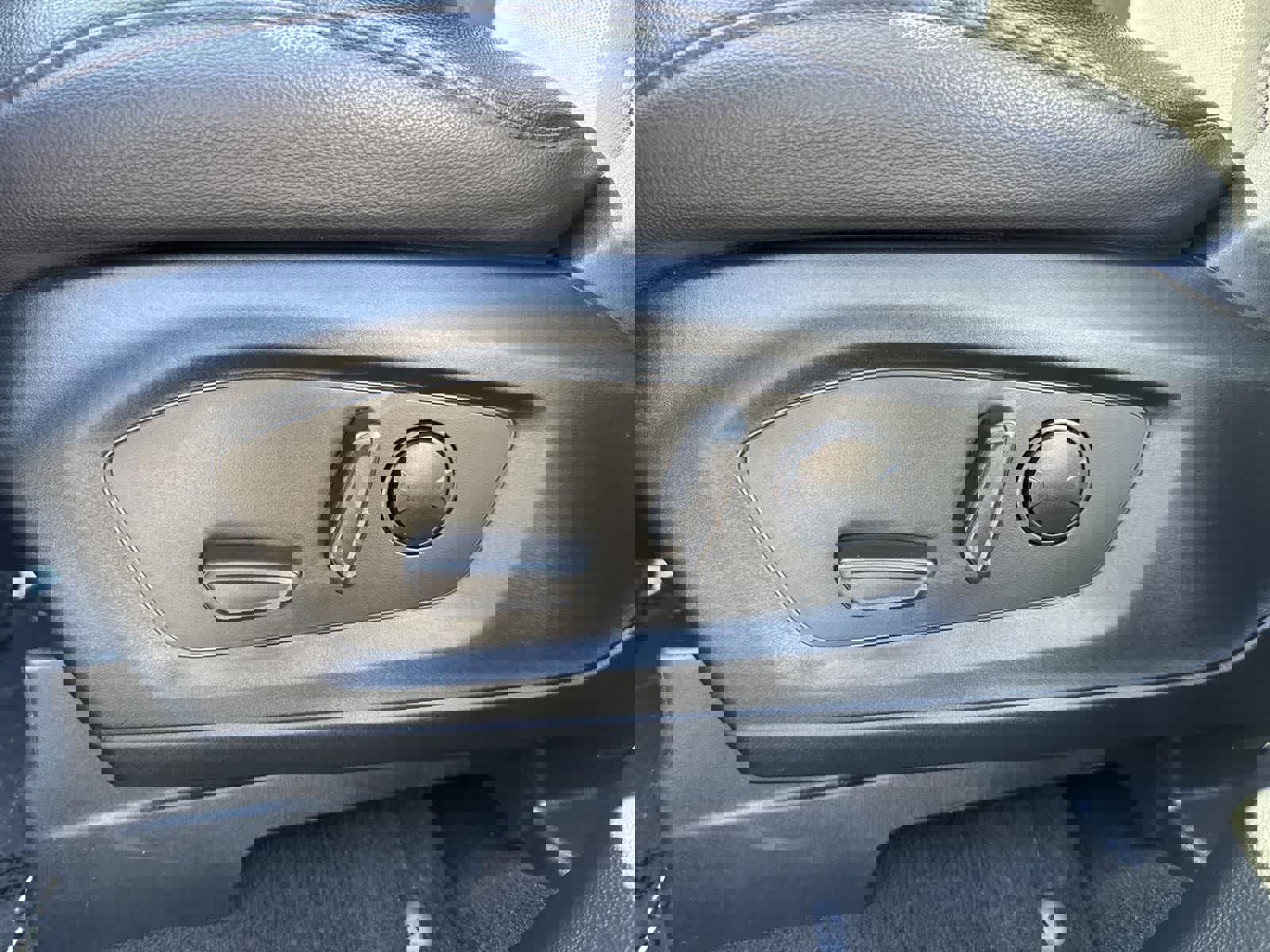 Used 2024 Ford Explorer ST-Line w/ Class IV Trailer Tow Package image 24