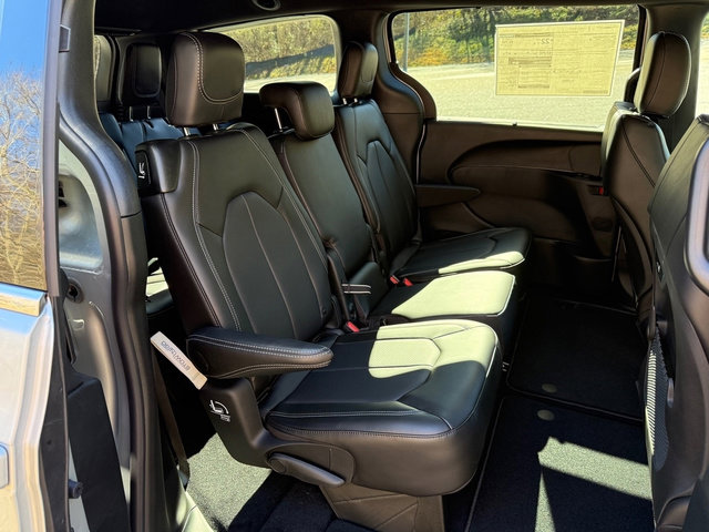 New 2026 Chrysler Pacifica Select image 22