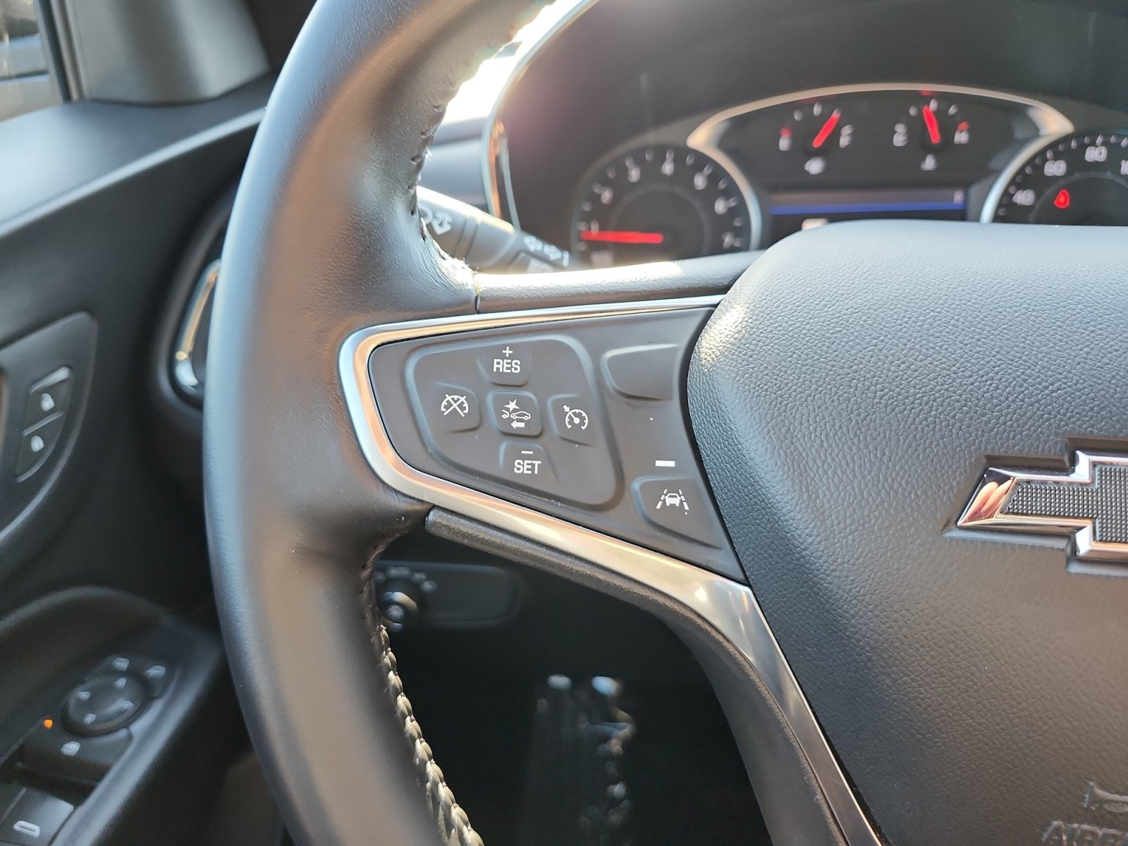 Used 2022 Chevrolet Equinox RS w/ Infotainment Package FWD image 25