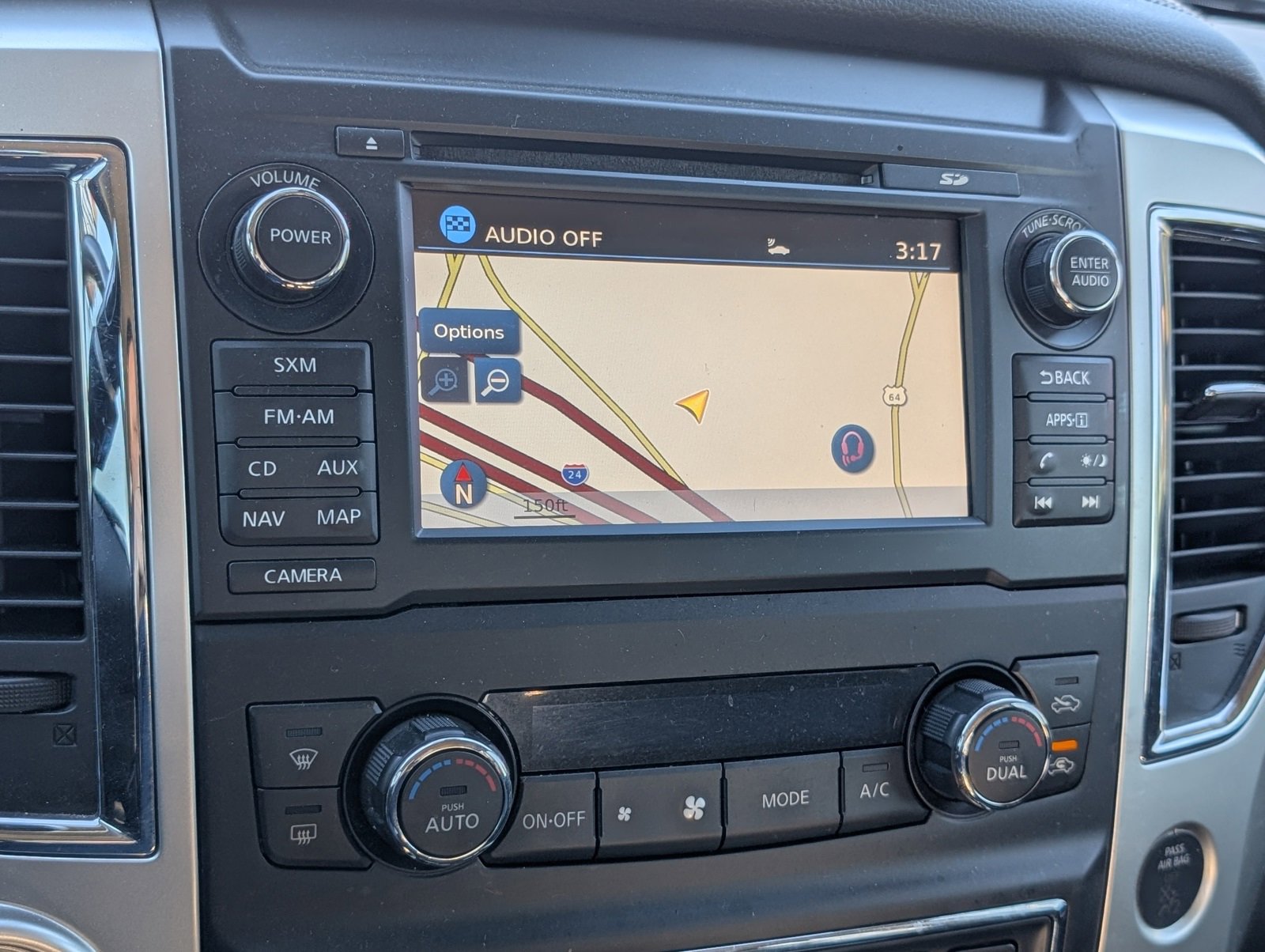 Used 2018 Nissan Titan SL w/ Off-Road Package image 9