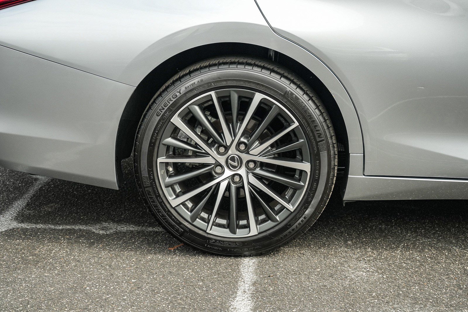 Used 2025 Lexus ES 300h w/ Premium Package FWD image 11