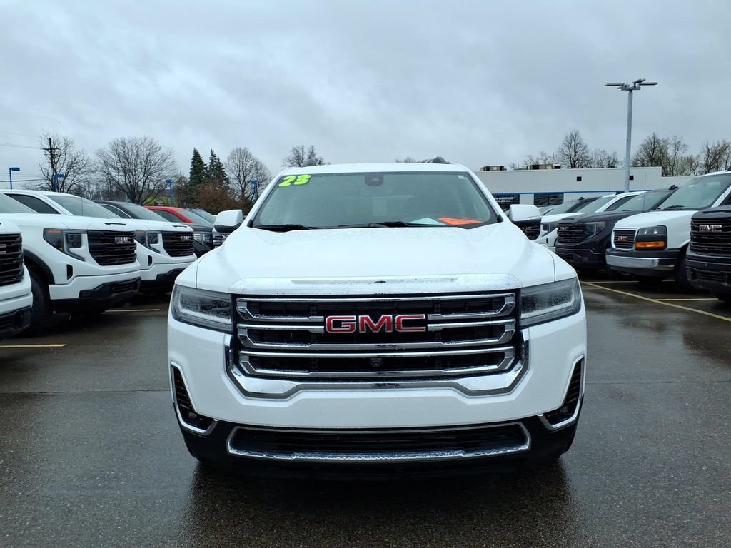 Used 2023 GMC Acadia SLT w/ Technology Package FWD image 2