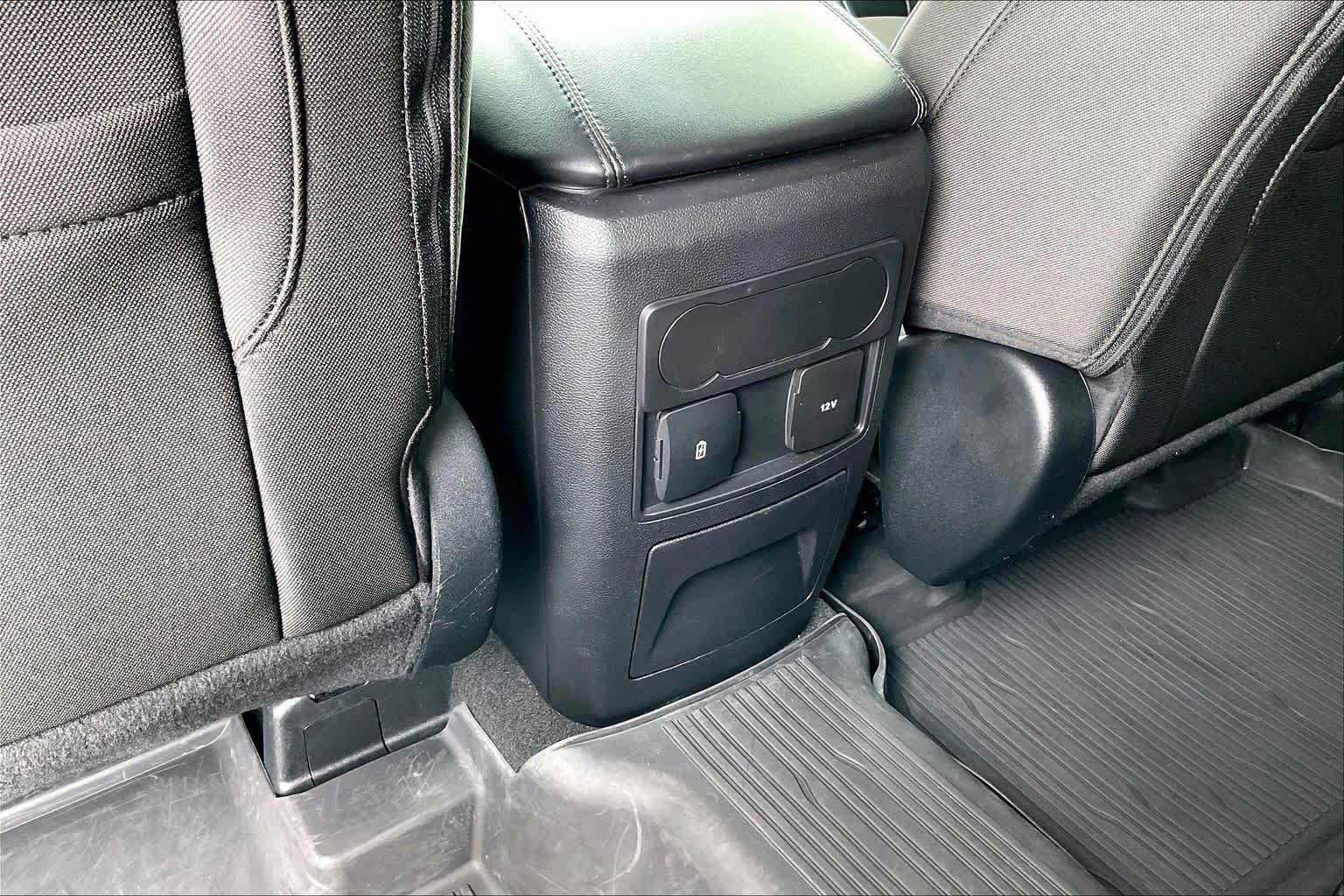 Used 2023 Ford Explorer XLT image 34
