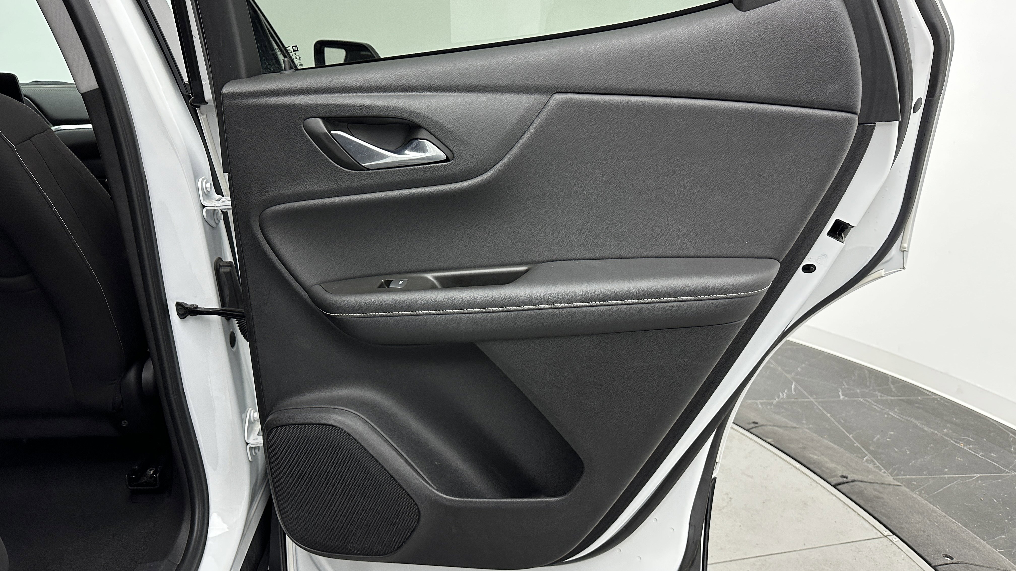 Used 2023 Chevrolet Blazer LT image 32