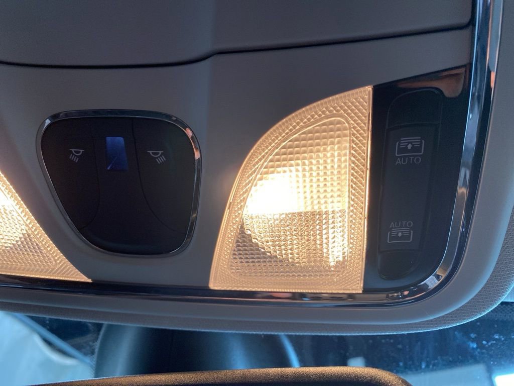 Used 2019 Jeep Cherokee Overland image 25