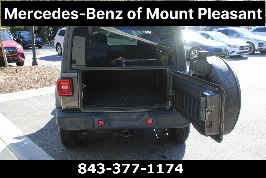 Used 2018 Jeep Wrangler Unlimited Sahara image 9