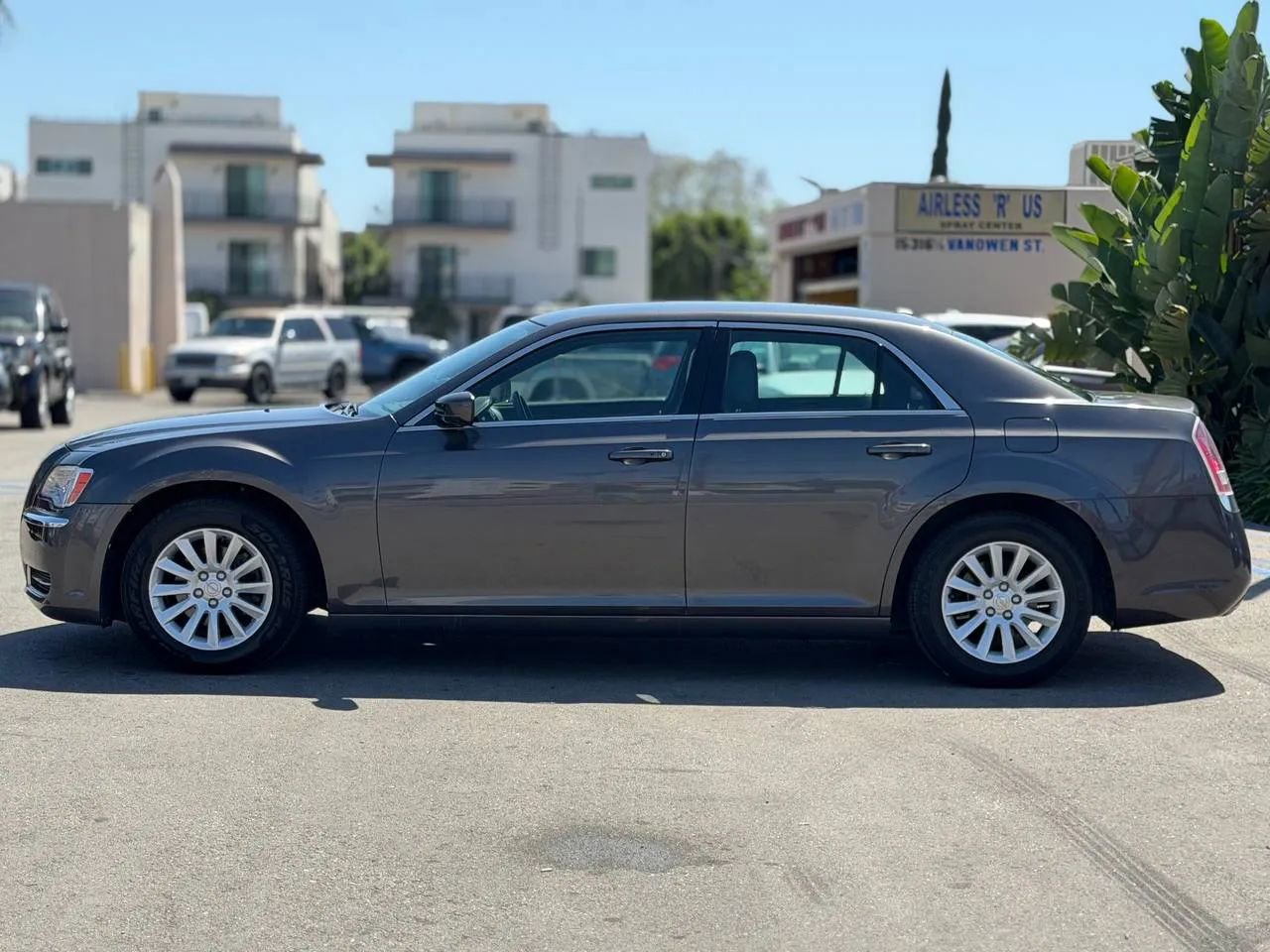 Used 2014 Chrysler 300 Limited RWD image 8