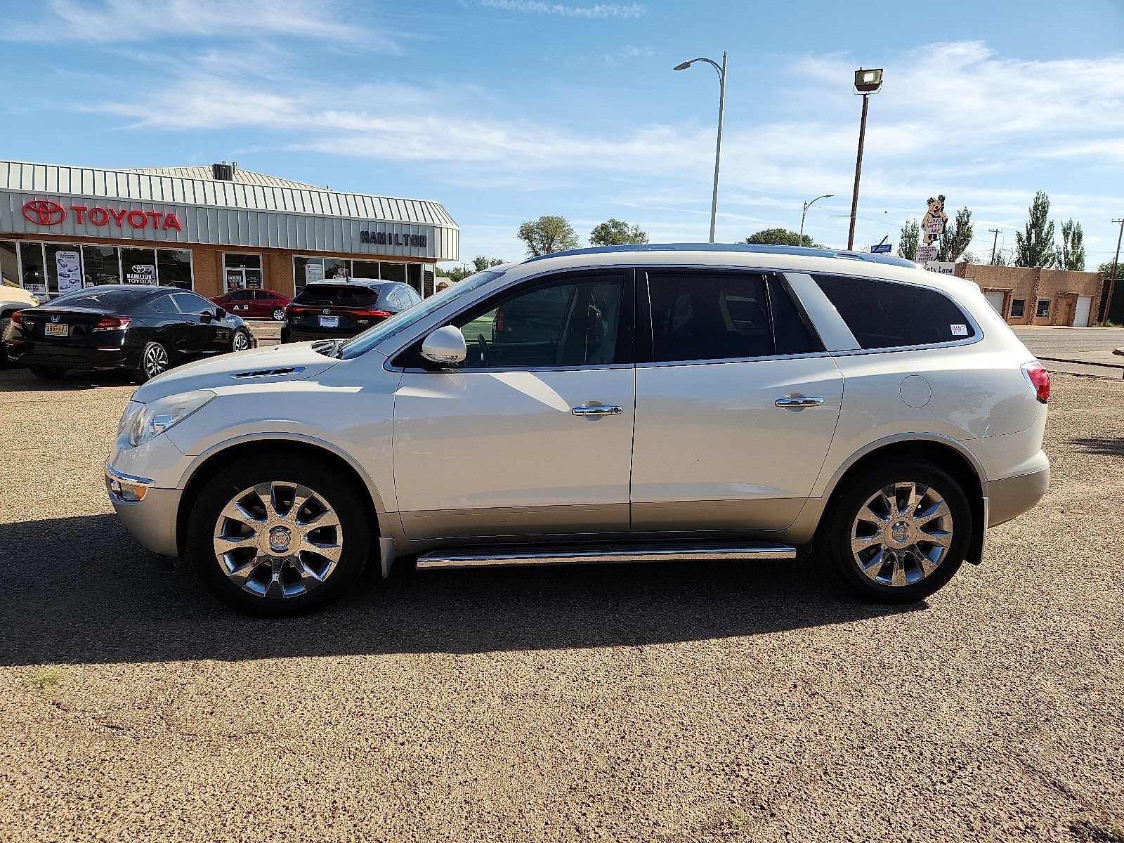 Used 2012 Buick Enclave Premium w/ LPO, Cargo Convenience Pkg FWD image 2