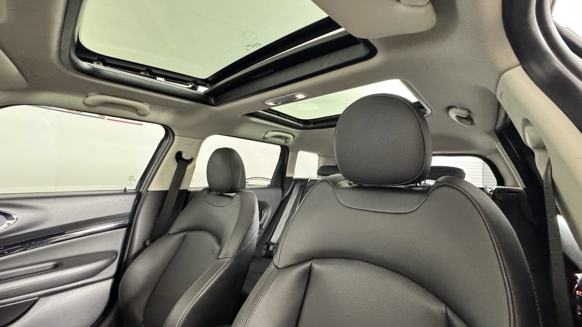 Used 2019 MINI Cooper Clubman S w/ Premium Package FWD image 14