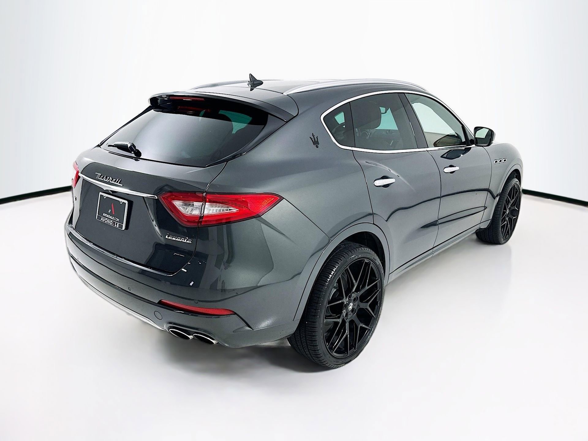 Used 2017 Maserati Levante w/ Luxury Package AWD/4WD image 8