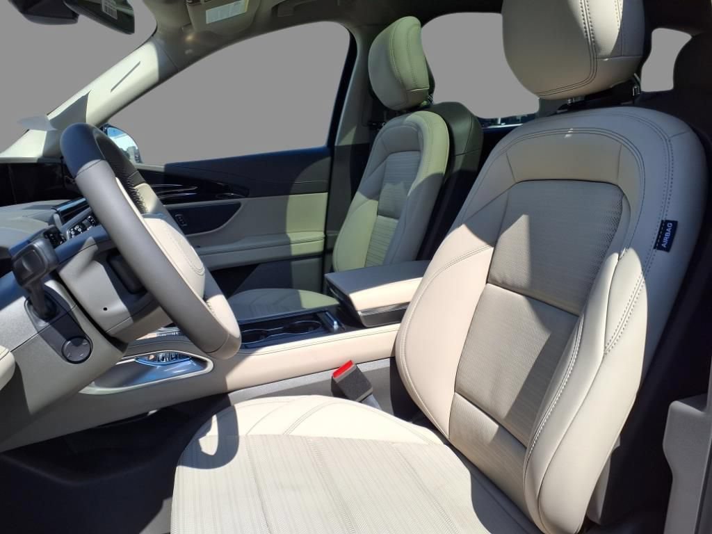 New 2025 Lincoln Nautilus Reserve w/ Jet Appearance Package AWD/4WD image 5